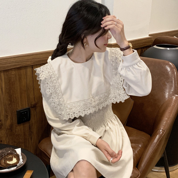 Retro stiilis elastse vöökohaga naiste kleit - lõikega mudel