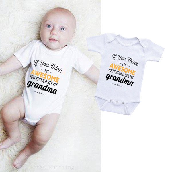 Modernus kūdikis su trumpomis rankovėmis ir užrašu