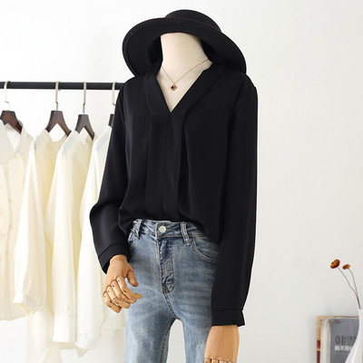 Elegantna ženska košulja - retro stil sa špic izrezom i dugim rukavima