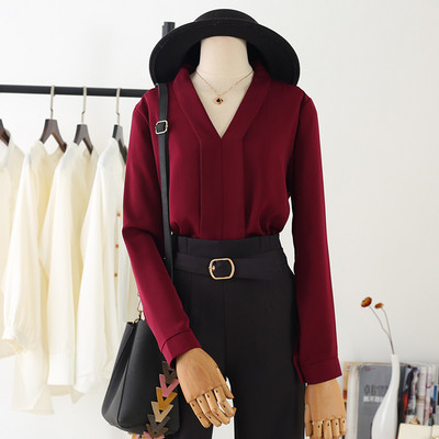 Elegantna ženska košulja - retro stil sa špic izrezom i dugim rukavima