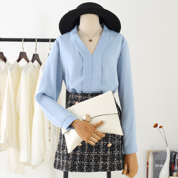 Elegantna ženska košulja - retro stil sa špic izrezom i dugim rukavima