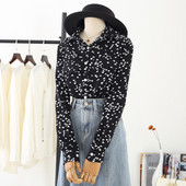 Praegune naiste särk klassikalise südamekraega