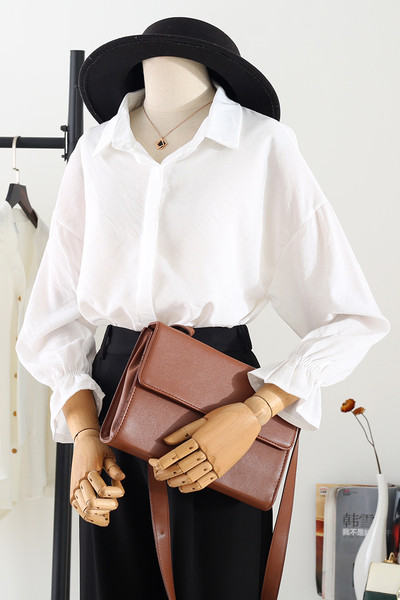 Uut mudelit lootosvarrukate ja klassikalise kraega naistesärk