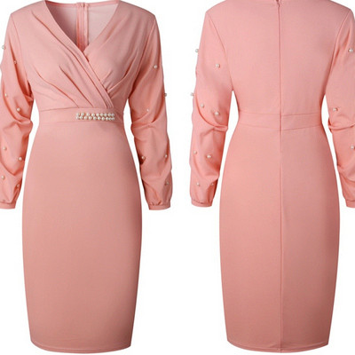 Stiilne naiste kleit pärlite ja spitsikaelusega