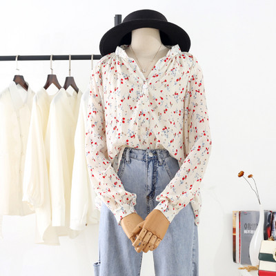 Aktuális női virágos ing, hosszú ujjal és ovális nyakkivágással