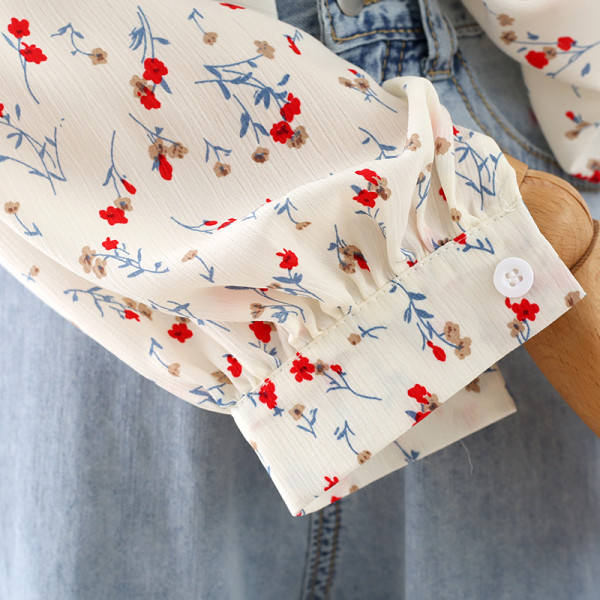 Aktuális női virágos ing, hosszú ujjal és ovális nyakkivágással