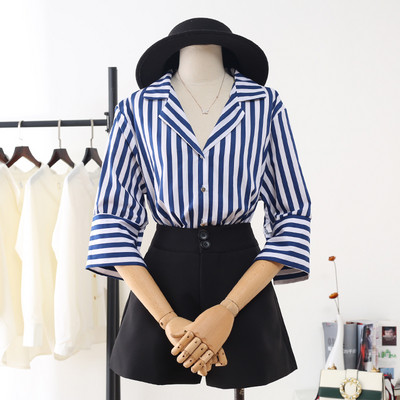 Модерна раирана дамска риза с 3/4 ръкав и шпиц деколте