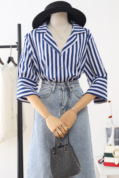 Модерна раирана дамска риза с 3/4 ръкав и шпиц деколте