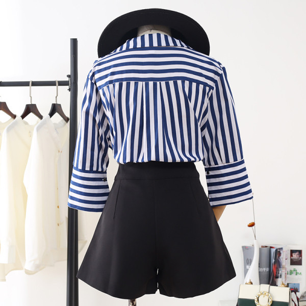 Модерна раирана дамска риза с 3/4 ръкав и шпиц деколте