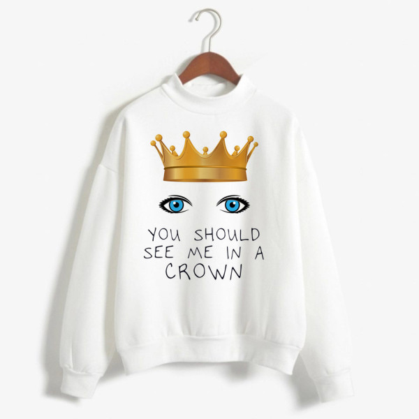 Modern fehér blúz különféle alkalmazásokkal Billie Eilish