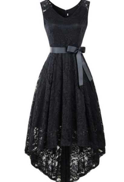 Стилна дамска дантелена рокля асиметричен модел с панделка