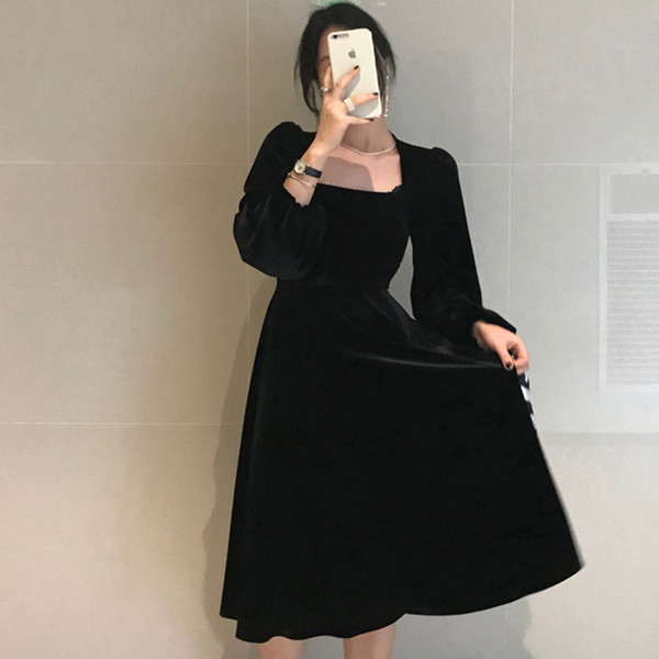 Naiste moodne musta kandilise kaelusega sametkleit