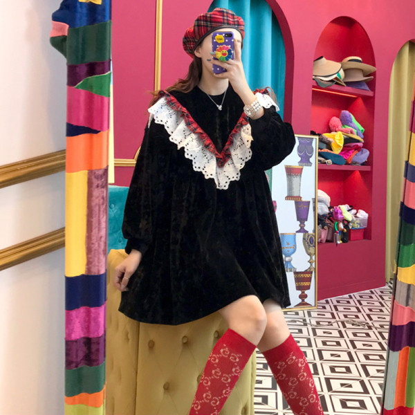 Naiste vabaaja kleit pitsiga - lai mudel