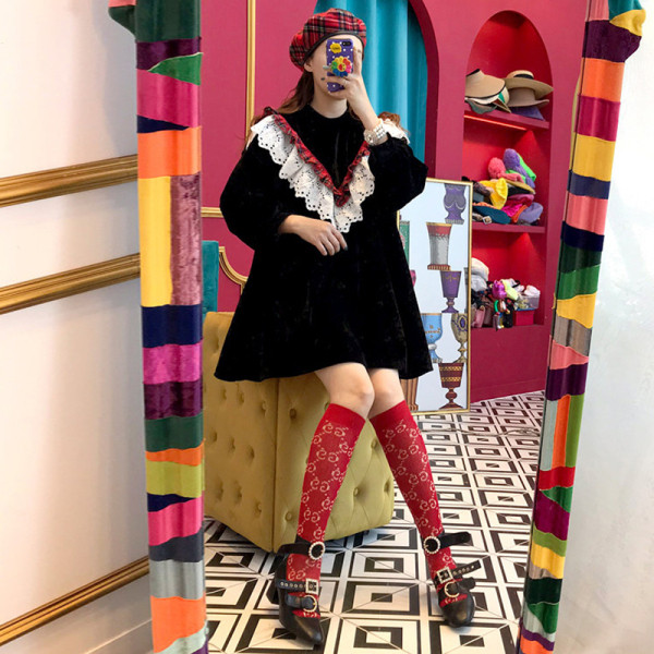 Naiste vabaaja kleit pitsiga - lai mudel