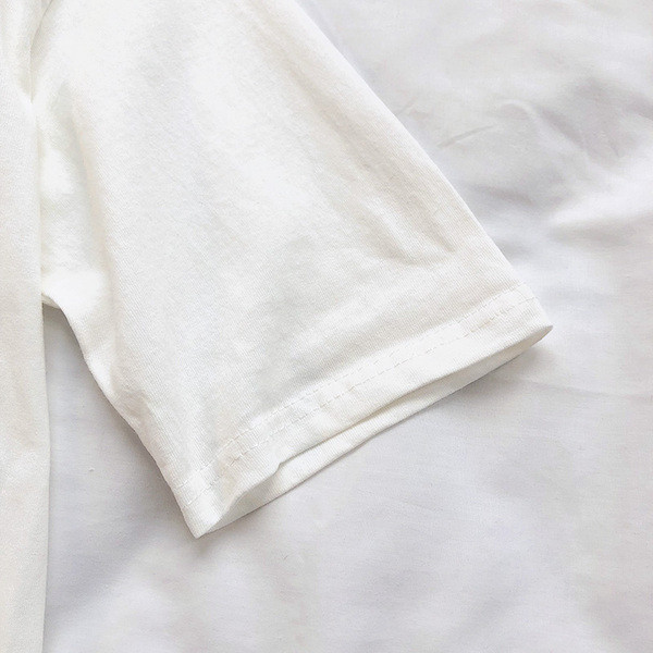 Naiste puuvillane valge lühikeste varrukate ja koeraaplikatsiooniga T-särk