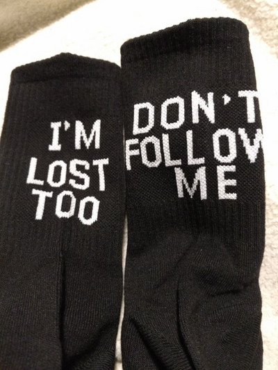 Naistele ja meestele sobivad vabaaja sokid kirjaga