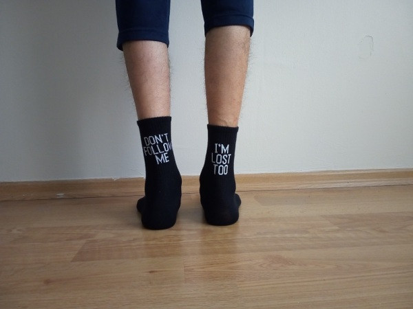 Naistele ja meestele sobivad vabaaja sokid kirjaga