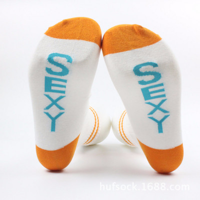 Къси чорапи с надпис подходящи за жени