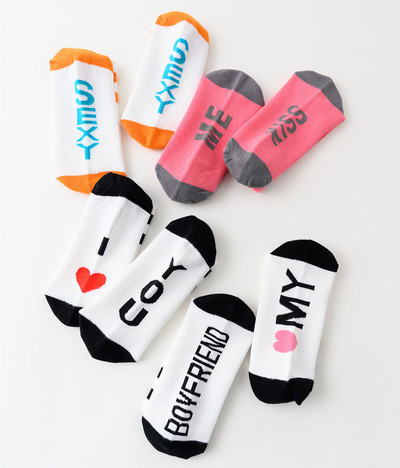 Γυναικείες κοντές κάλτσες με γράμματα