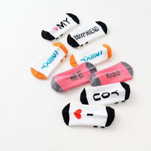 Къси чорапи с надпис подходящи за жени