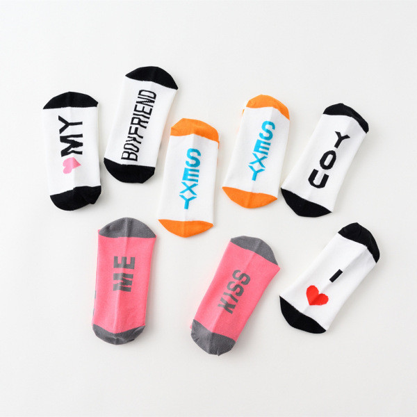 Къси чорапи с надпис подходящи за жени
