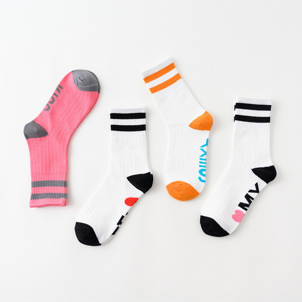 Къси чорапи с надпис подходящи за жени