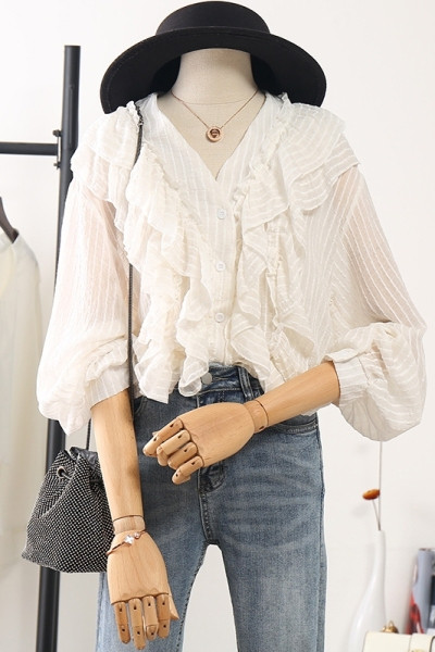 Modern női ing széles ujjal és spitz nyakkivágással