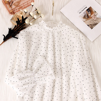 Moodne naiste šifoonist pluus madala täpilise kraega