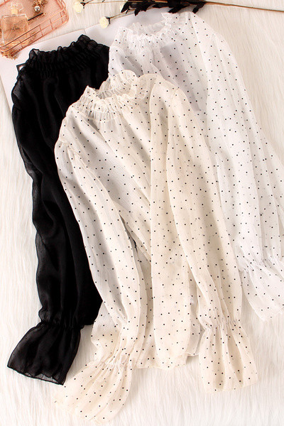 Moodne naiste šifoonist pluus madala täpilise kraega