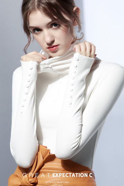 Moodne naiste nööpide ja kõrge polo kraega pluus Slim mudel