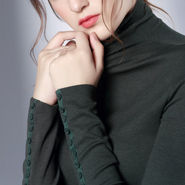 Moodne naiste nööpide ja kõrge polo kraega pluus Slim mudel