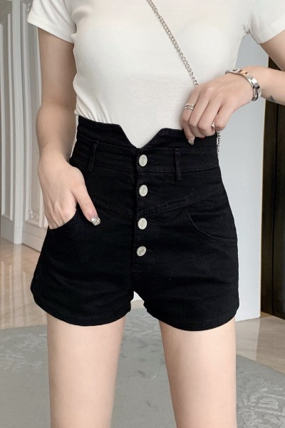 Naiste kõrge vöökohaga lühikesed püksid ja nööbid