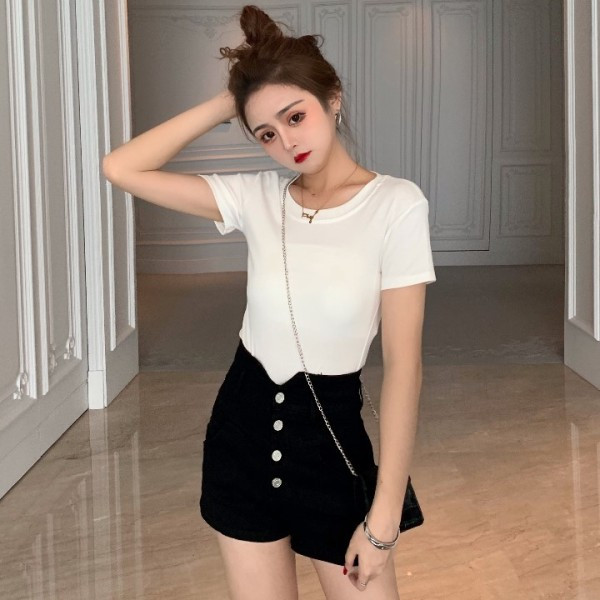 Naiste kõrge vöökohaga lühikesed püksid ja nööbid