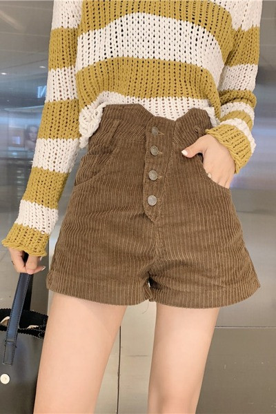 Naiste kõrge vöökoha ja nööpidega velvetist lühikesed püksid