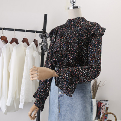 Naiste polokrae, laiade varrukate ja lillemotiividega särk