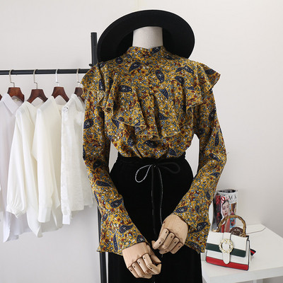 Naiste polokrae, laiade varrukate ja lillemotiividega särk