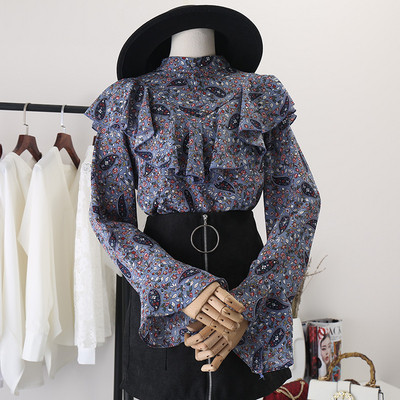 Naiste polokrae, laiade varrukate ja lillemotiividega särk