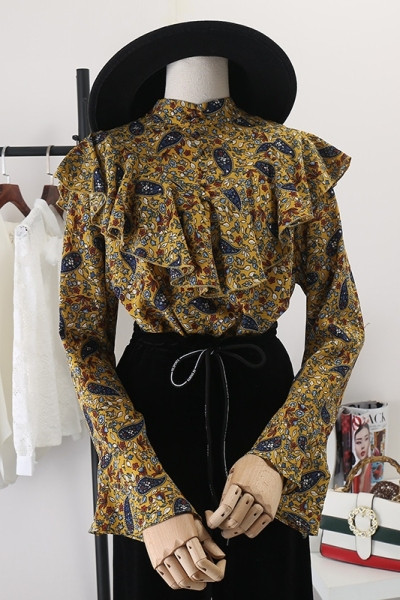 Naiste polokrae, laiade varrukate ja lillemotiividega särk