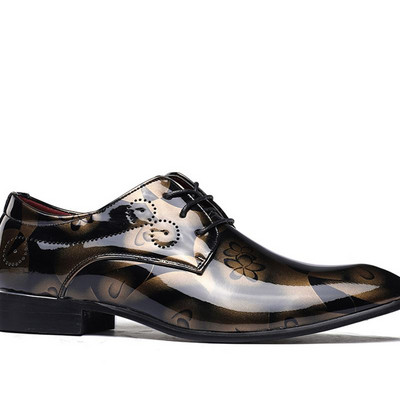 Modernus vyriškas smailus modelis su raišteliais