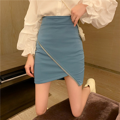 Praegune naiste seelikumudel kõrge vöökoha ja lukuga