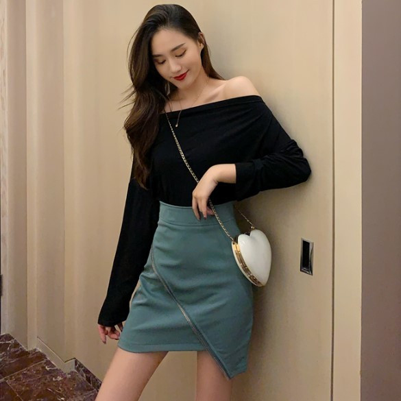 Praegune naiste seelikumudel kõrge vöökoha ja lukuga