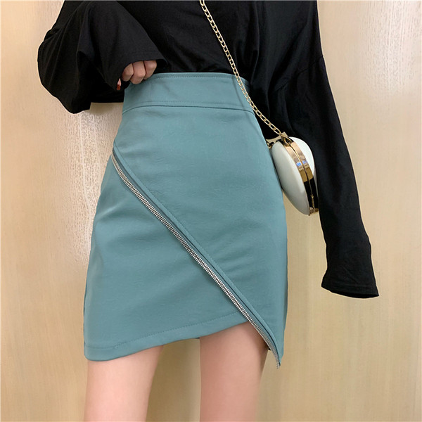 Praegune naiste seelikumudel kõrge vöökoha ja lukuga