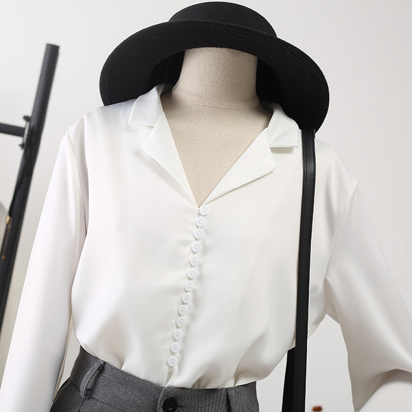 Модерна дамска риза с шпиц деколте,дълъг ръкав и копчета - ретро стил