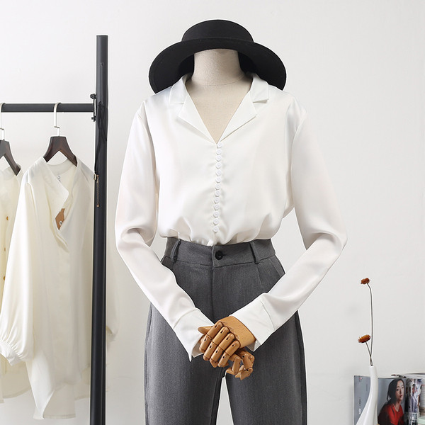 Модерна дамска риза с шпиц деколте,дълъг ръкав и копчета - ретро стил