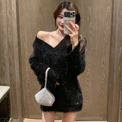 Γυναικείο χνουδοτό πουλόβερ  με λαιμόκοψη και μακρύ μανίκι