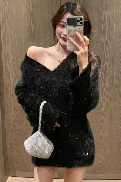 Γυναικείο χνουδοτό πουλόβερ  με λαιμόκοψη και μακρύ μανίκι