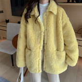 Naiste sulejope lai mudel klassikalise krae ja taskutega