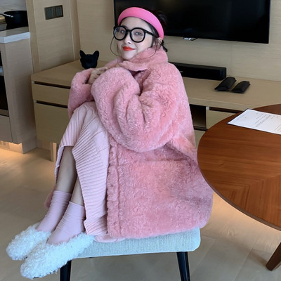 Naiste sulejope lai mudel klassikalise krae ja taskutega