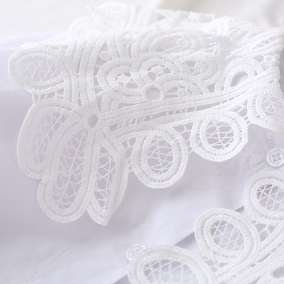 Elegantne naiste särk pitskrae ja lootosevarrukatega