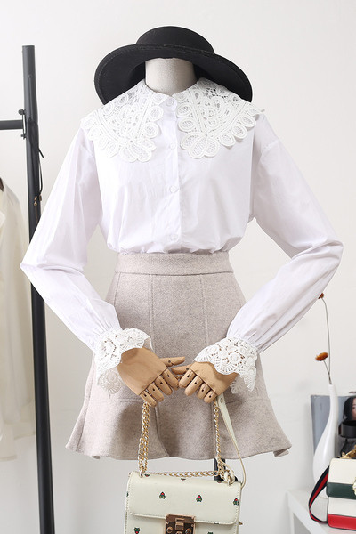 Elegantne naiste särk pitskrae ja lootosevarrukatega